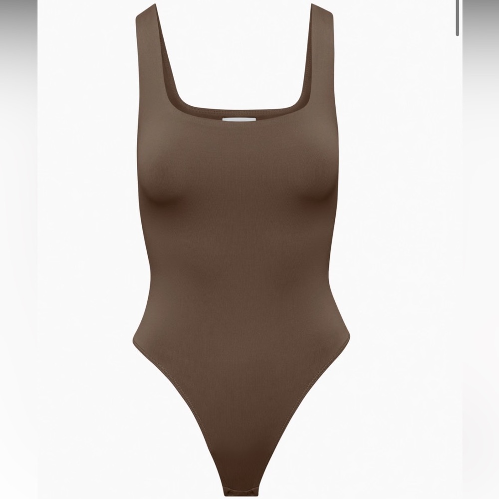 Aritzia Babaton Contour Squareneck Bodysuit